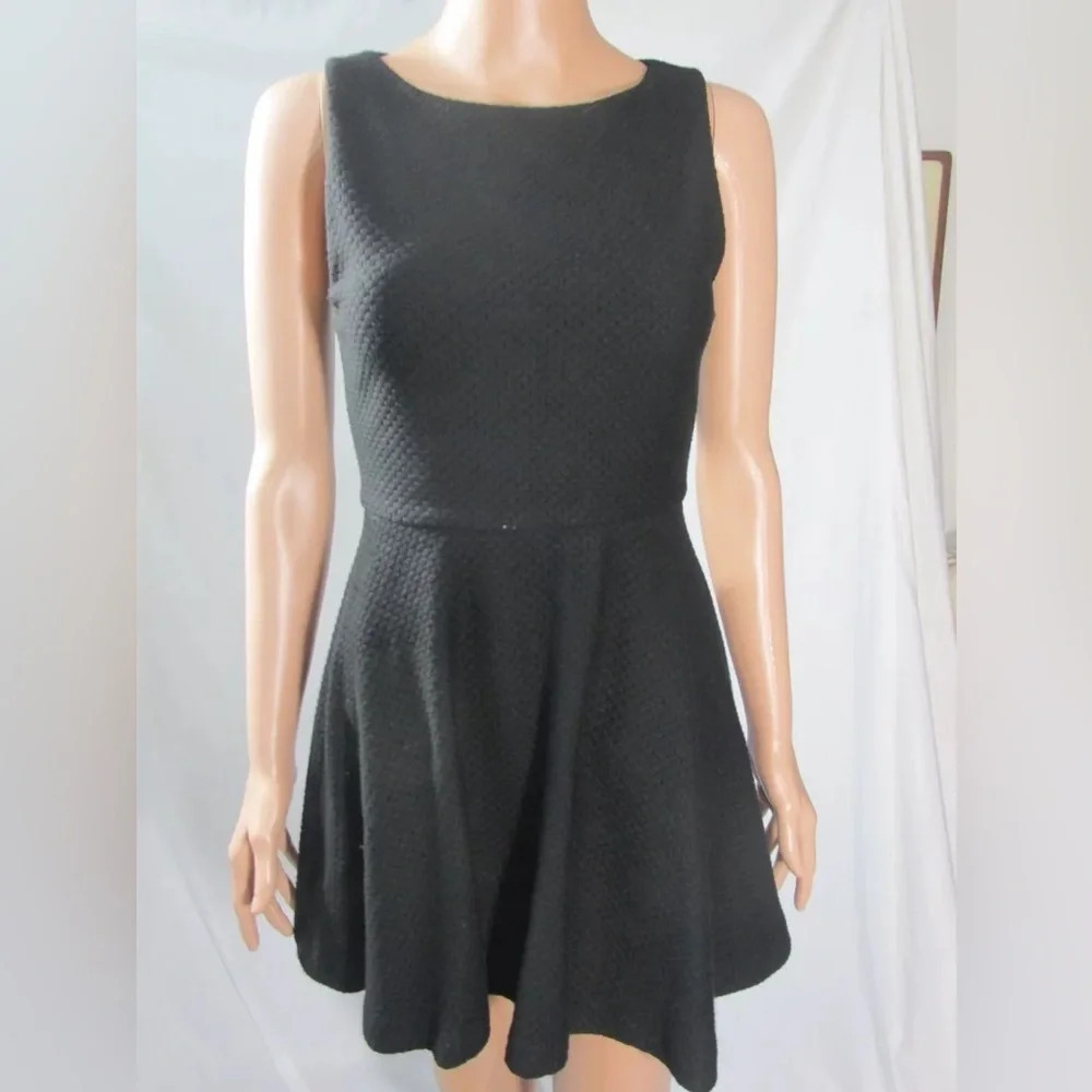 alice + olivia black sleeveless scoop neck dress LBD Fully Lined Gorgeou… - Picture 4 of 11